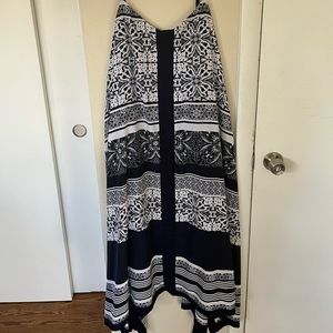 Size 18/20 lane Bryant dress with fabric belt. White and navy